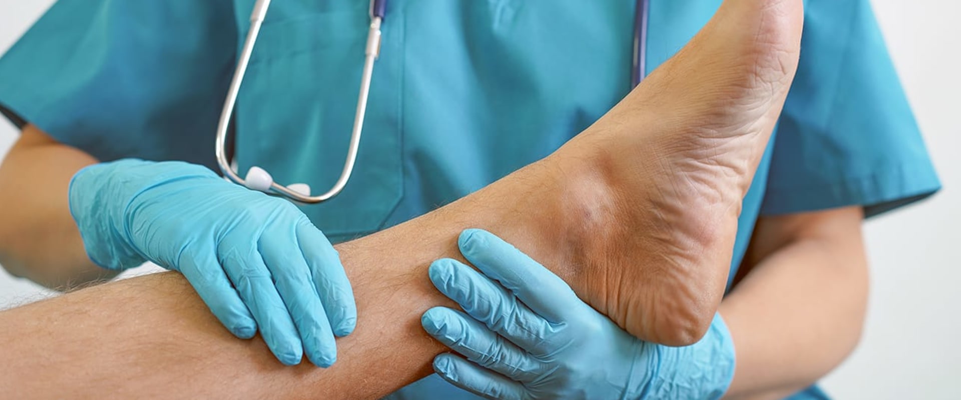 The Battle of the Feet: Podiatrist vs Orthopedic Surgeon